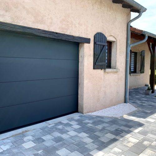 Portes de garage sectionnelles sur-mesure - Pose et installation en Alsace