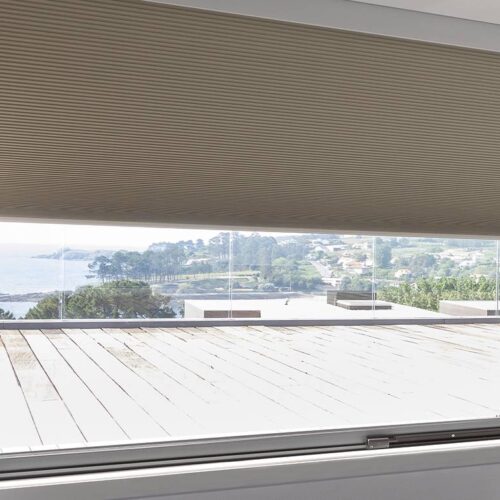 Stores plissés sur-mesure - Pose et installation en Alsace