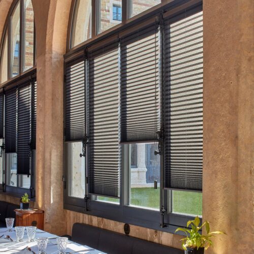Stores plissés sur-mesure - Pose et installation en Alsace