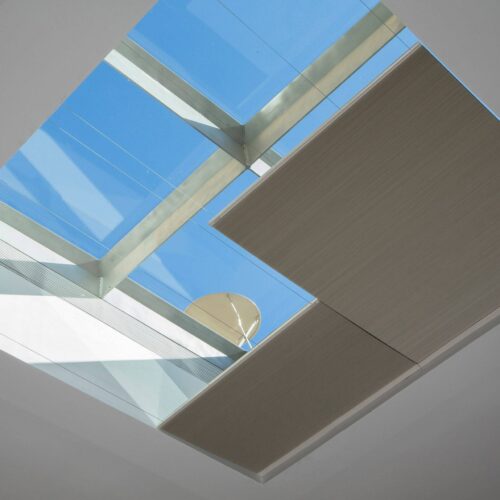 Stores sous-toiture sur-mesure - Pose et installation en Alsace